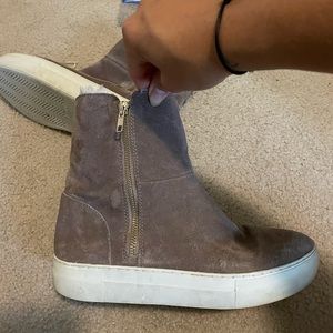 J slides suede boot